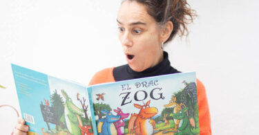 Conte de 'Zog, el petit drag' a Cornellà de Llobregat.