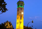 Torre de la Miranda, il·luminada durant el vespre.