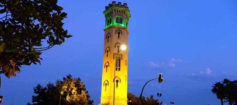Torre de la Miranda, il·luminada durant el vespre.