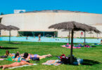 Obren les piscines exteriors de Cornellà de Llobregat.